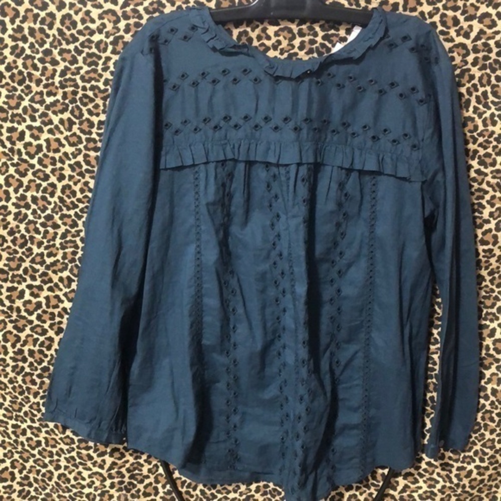 Loft size‎ small cut out long sleeve blouse